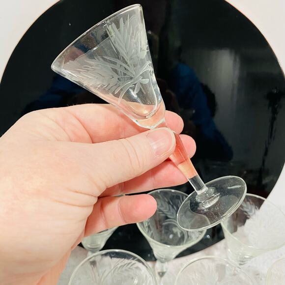 Vintage clear etched crystal cordial wine glasses 8 stems shots sherry 1 fl oz - Picture 5 of 7